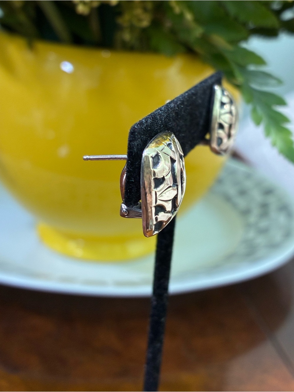 John Hardy 18k and sterling silver pierced earrings - Picture 4 of 5